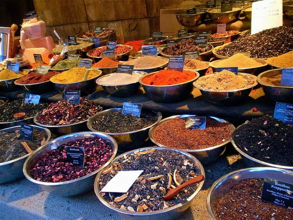 Spice and tea display